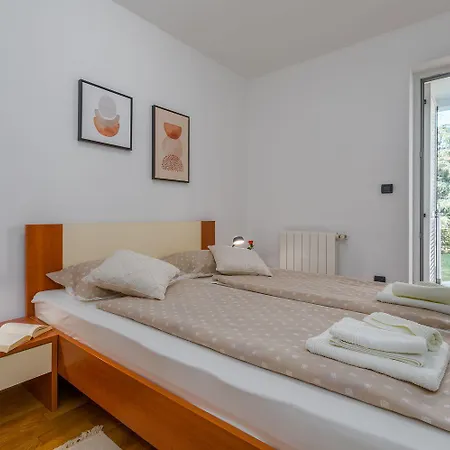 Malerisches Mit Mediterranem Garten - Nur 450 Meter Zum Daire Poreč