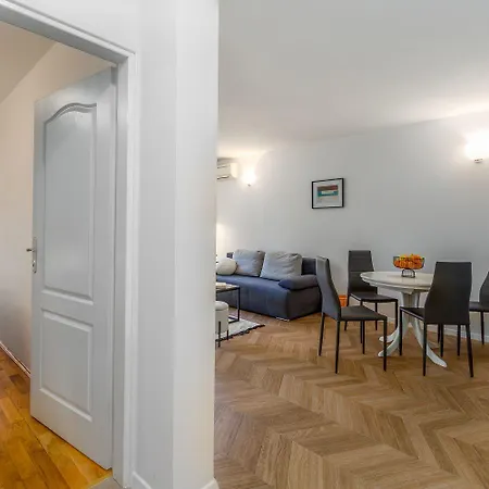 Malerisches Mit Mediterranem Garten - Nur 450 Meter Zum *