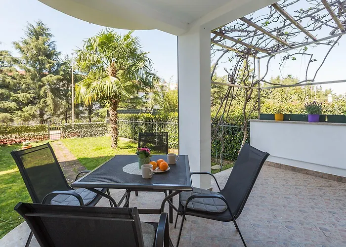 Malerisches Mit Mediterranem Garten - Nur 450 Meter Zum *