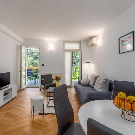 Malerisches Mit Mediterranem Garten - Nur 450 Meter Zum * Porec