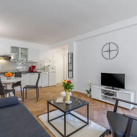 Malerisches Mit Mediterranem Garten - Nur 450 Meter Zum * بوريتش