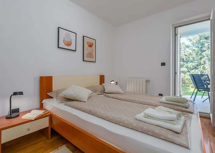 Malerisches Mit Mediterranem Garten - Nur 450 Meter Zum 公寓 波雷奇