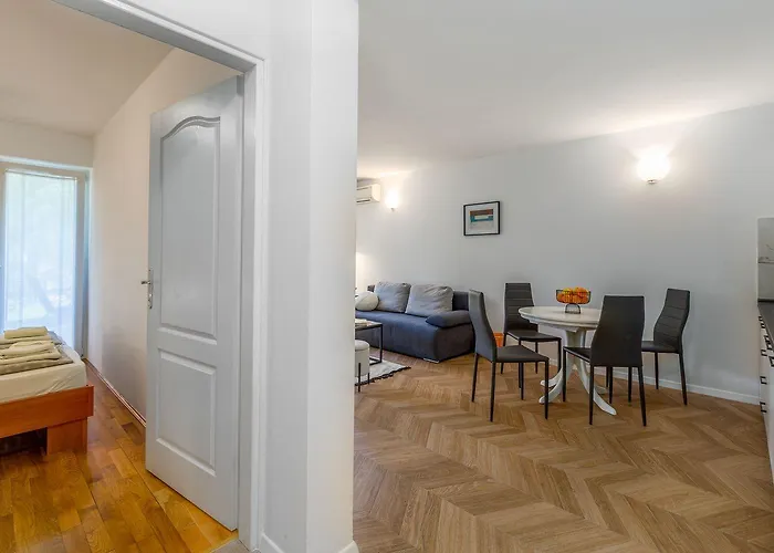 Malerisches Mit Mediterranem Garten - Nur 450 Meter Zum *