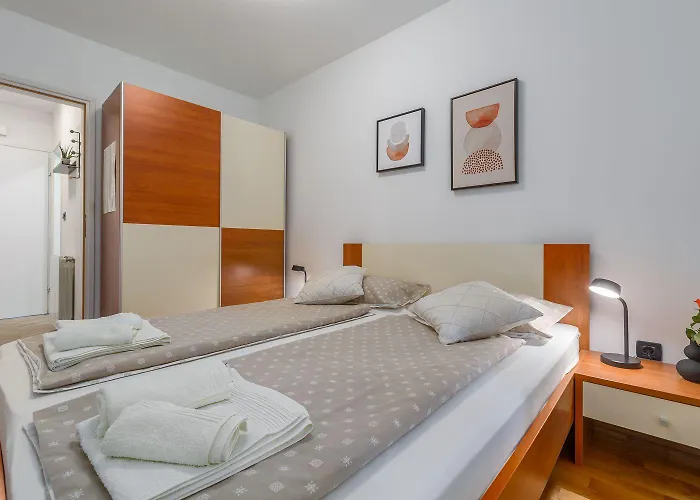 Malerisches Mit Mediterranem Garten - Nur 450 Meter Zum 波雷奇