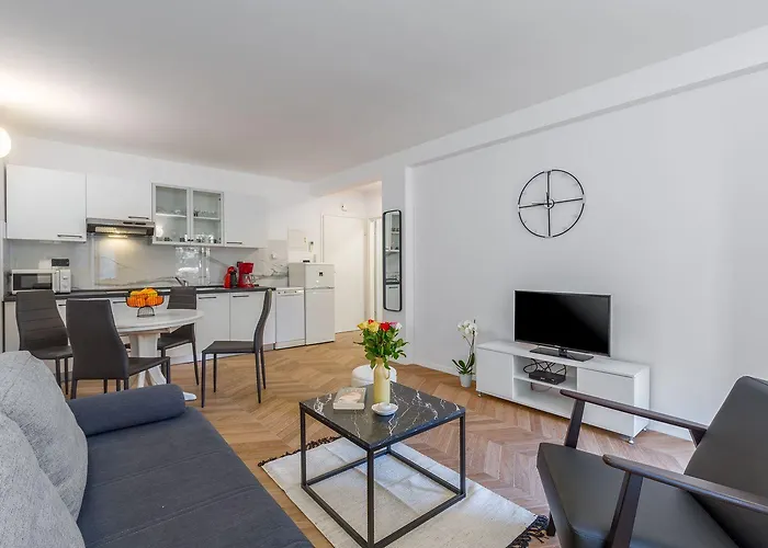 Malerisches Mit Mediterranem Garten - Nur 450 Meter Zum * Poreč