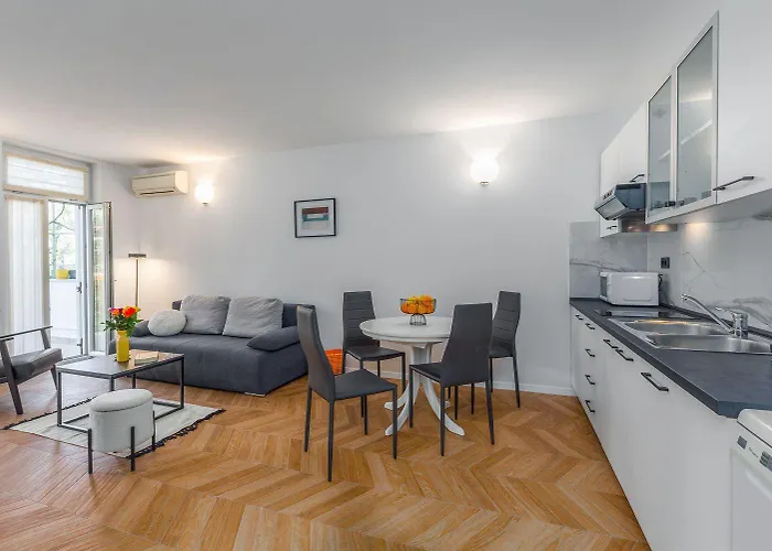 Malerisches Mit Mediterranem Garten - Nur 450 Meter Zum Lejlighed *
