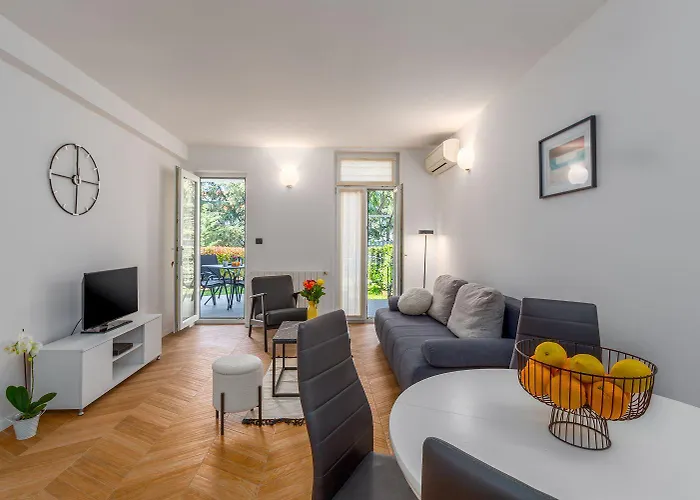 Malerisches Mit Mediterranem Garten - Nur 450 Meter Zum * Poreč